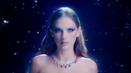 Taylor Swift влезе в ролята на Пепеляшка в новото си видео