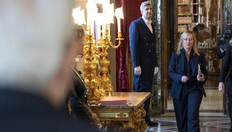 Джорджа Мелони - РАЗБЕСНЯ СЕ! Джорджа Мелони съди вокалиста на