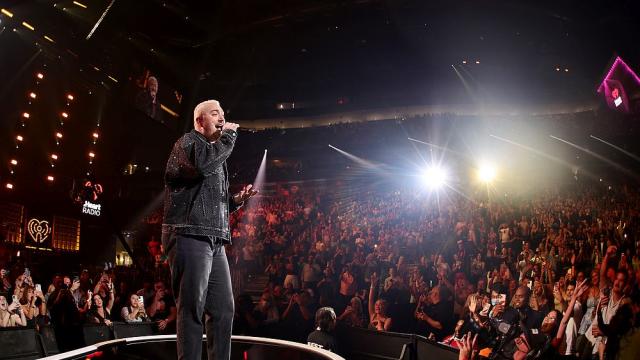 Сам Смит и Ким Петрас застанаха начело на  класацията на „Билборд“ за сингли