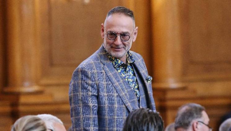 Любен Дилов - НОВА ПРИДОБИВКА: Любен Дилов си сложи зъби (СНИМКИ)