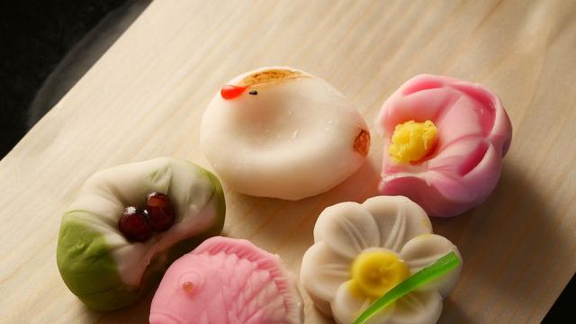 Японска сладкарница продаде по погрешка пластмасови десерти