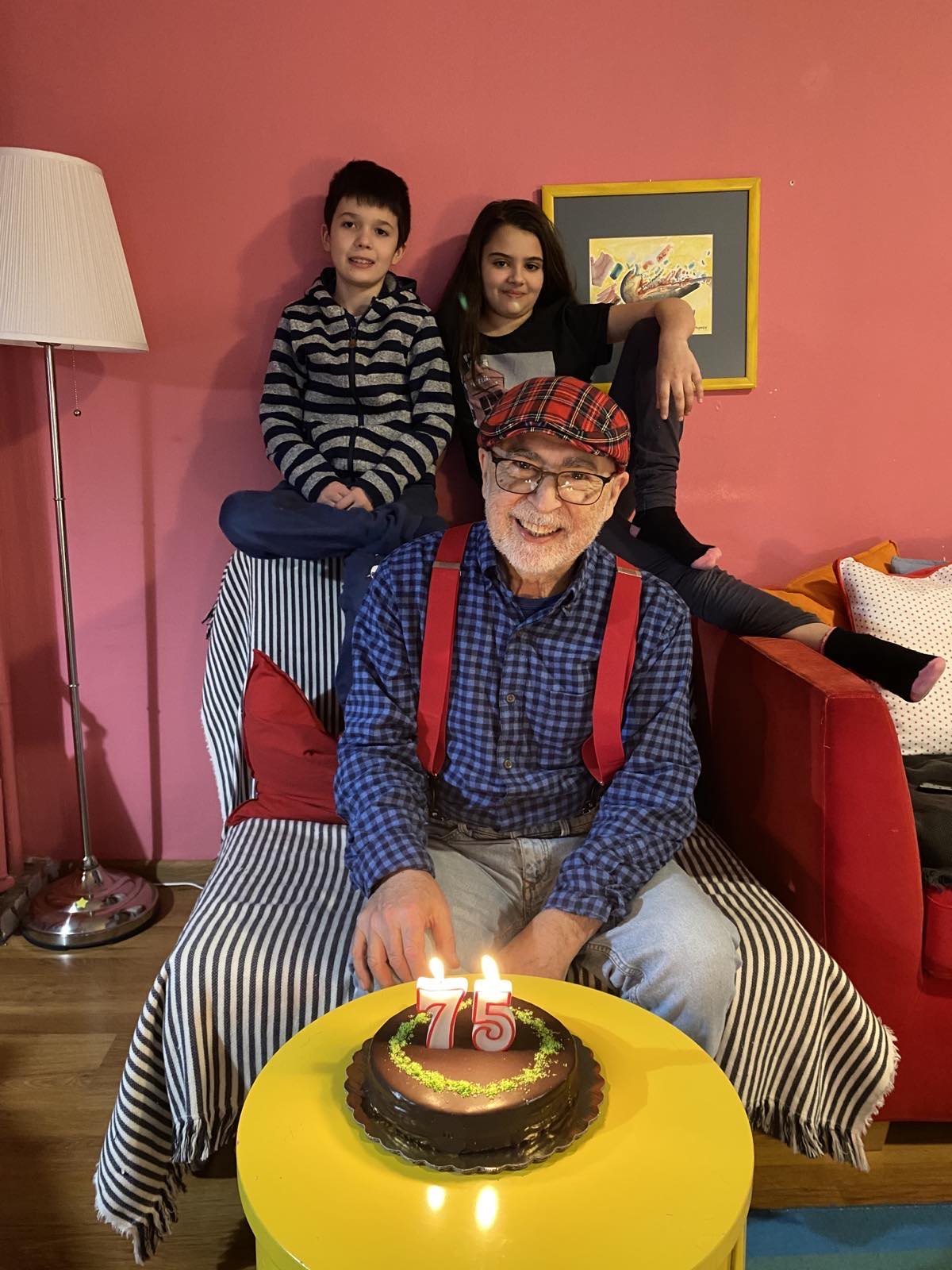 Митко Щерев с внуците Денис и Мишел