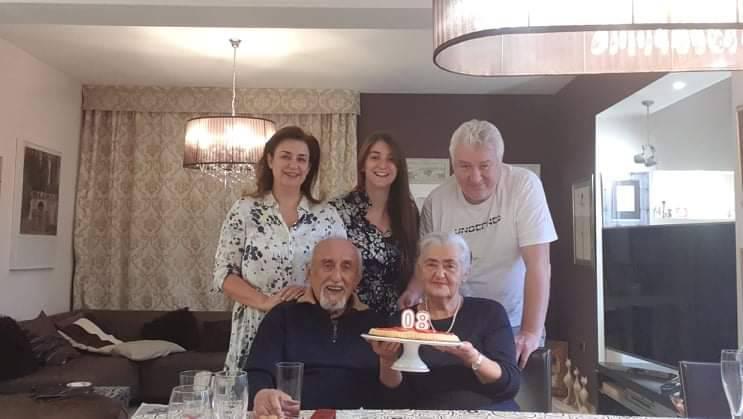 Митко Щерев с внуците Денис и Мишел