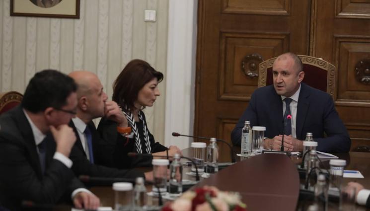 ГЕРБ Радев - СЪДБОНОСЕН ДЕН: Радев връчва първия мандат