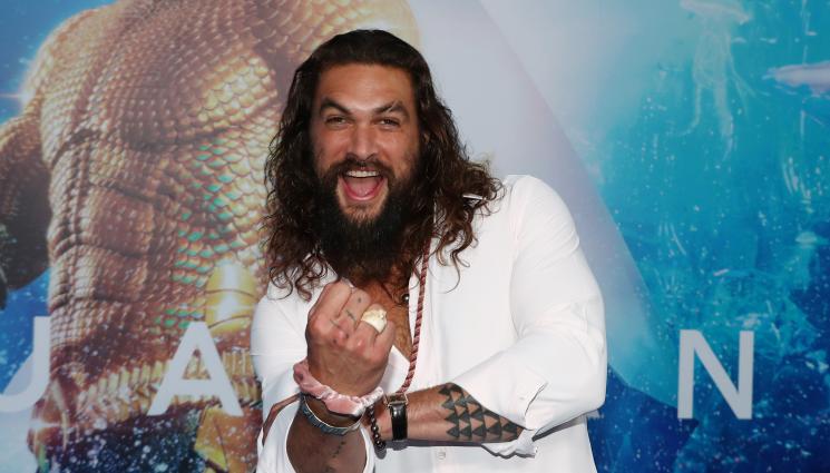 Джейсън Момоа - РЕКЛАМИРА ВОДКА: Аквамен се съблече чисто гол