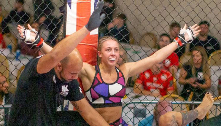 Дакота - СТРАХОТЕН УСПЕХ: Британката с български корени муай тай звезда Дакота Дичева минава на следващо ниво след впечатляващия й дебют на PFL