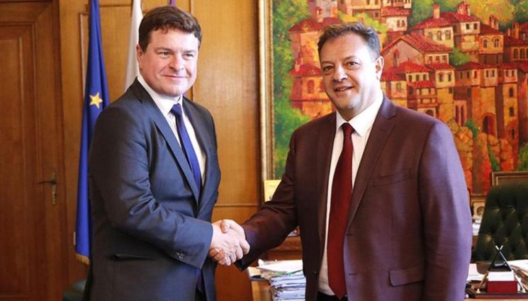 Диксън - Рестарт на идеята за директен полет между Велико Търново и Великобритания