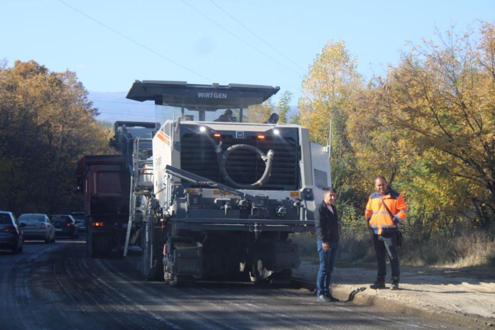 Основен ремонт се извършва на Републикански път II-19-Симитли-Банско вече над