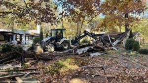 Столична община започна събаряне на незаконни обекти в Борисовата градина Багери