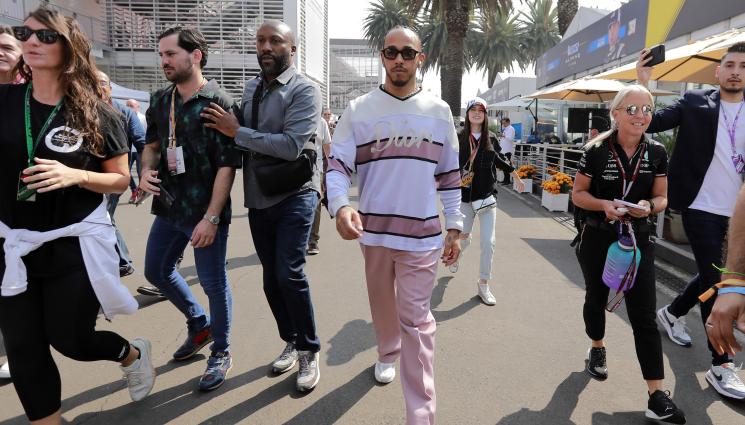 Формула 1 - Хамилтън преговаря за нов договор с Мерцедес