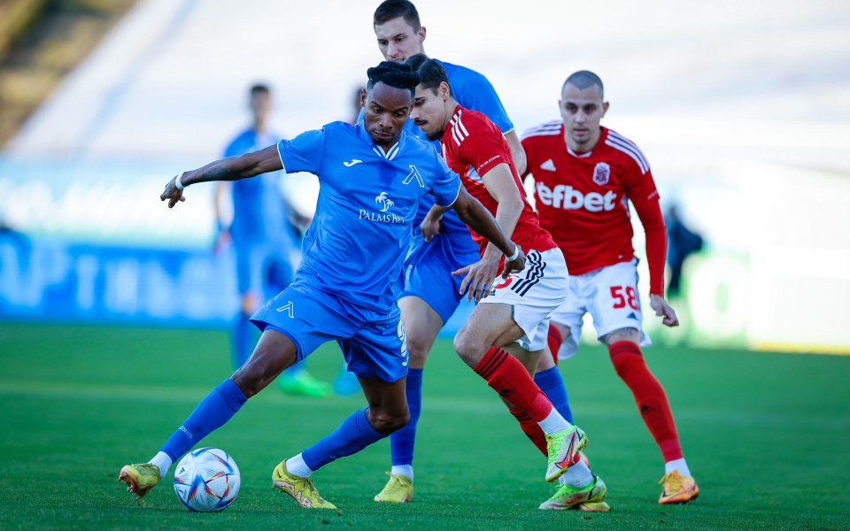 Левски и ЦСКА 1948 играят при 0:0 в дербито на