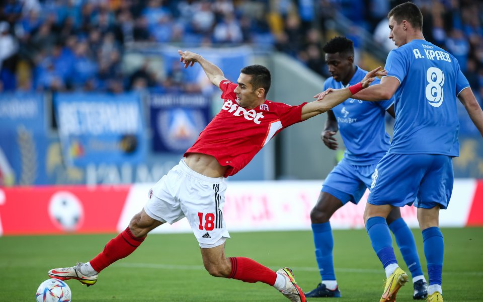 Левски и ЦСКА 1948 играят при 0:0 в дербито на