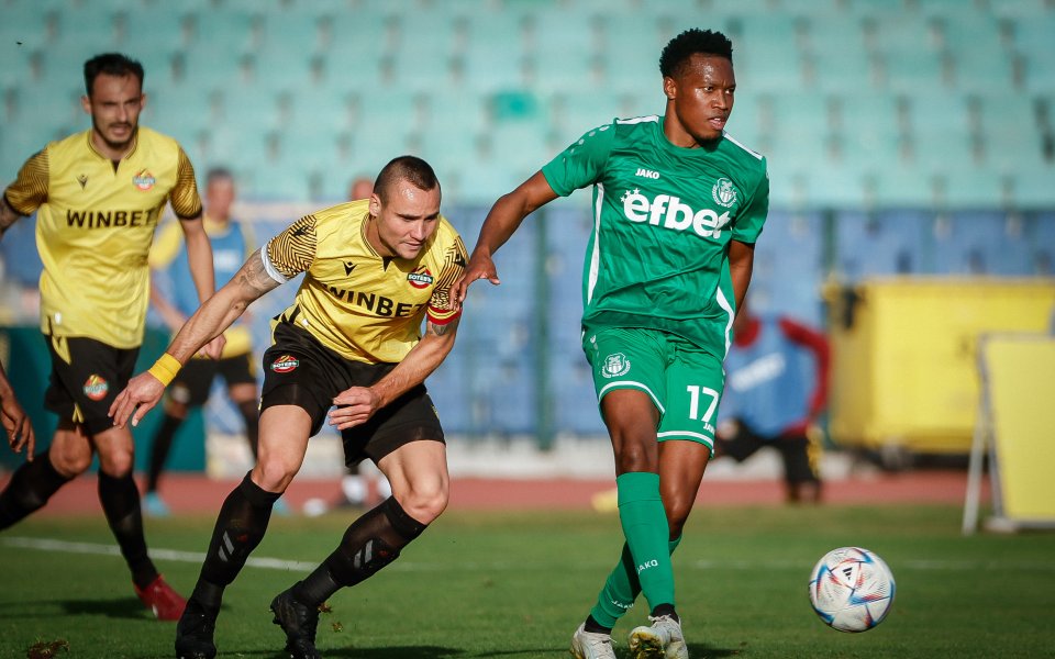 Отборите на Хебър и Ботев Пловдив играят при резултат 1:2 в