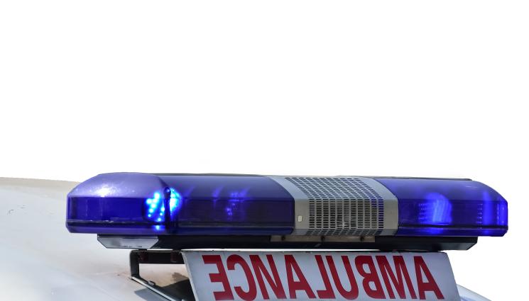 ambulance - ЖЕСТОК ИНЦИДЕНТ: Поне 40 души са загинали при срутване на мост в Индия (ВИДЕО)