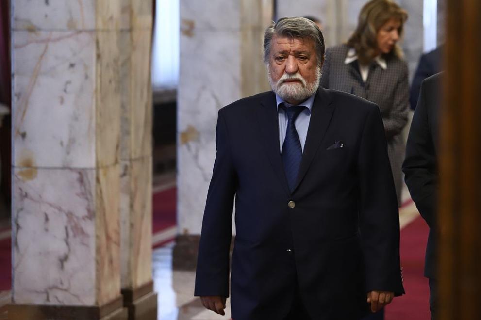 След нецензурното изказване в парламента Вежди Рашидов реши да подаде