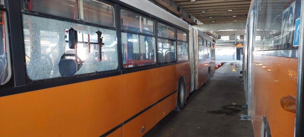  изпочупен автобус 79 