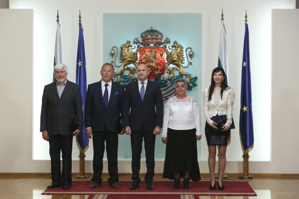 Държавният глава Румен Радев удостои с Почетния знак на президента,