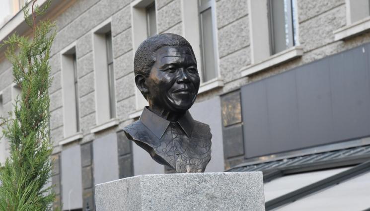 Мандела - Откриха бюст на Нелсън Мандела в София