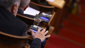 Парламентът прие на второ четене законопроект за защита на лицата