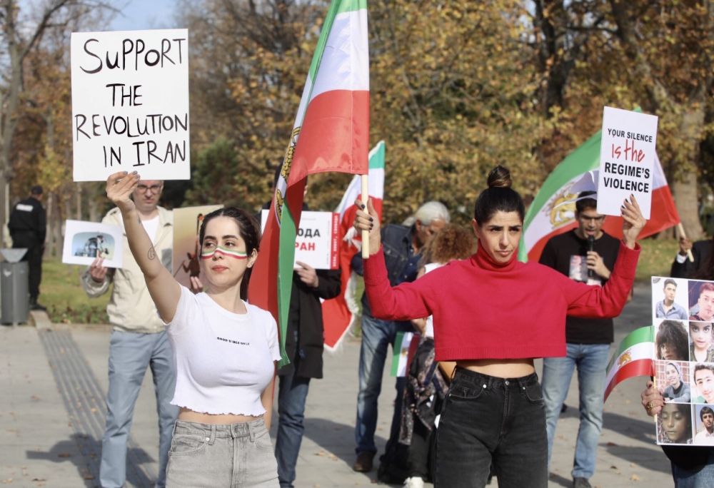 Иранци излязоха на протест пред сградата на Народното събрание