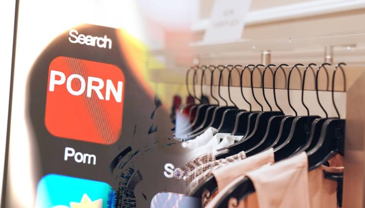 в - МОДНИ ВОЙНИ: Луксозен бранд съди порно актриса, ползвала му името