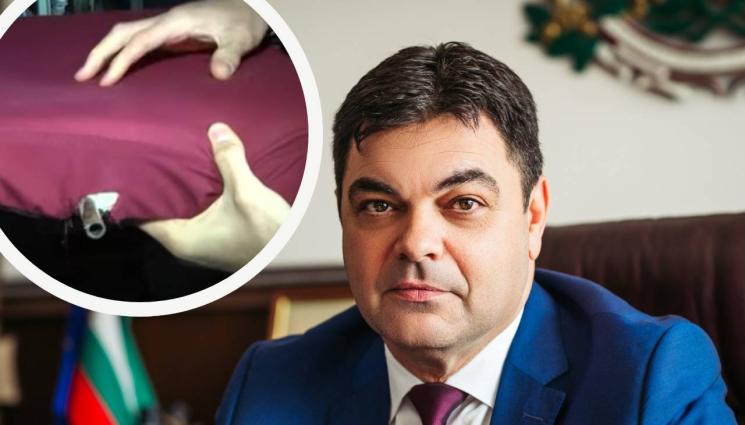 ИвоДимов - Кмет съди ремонт в театъра