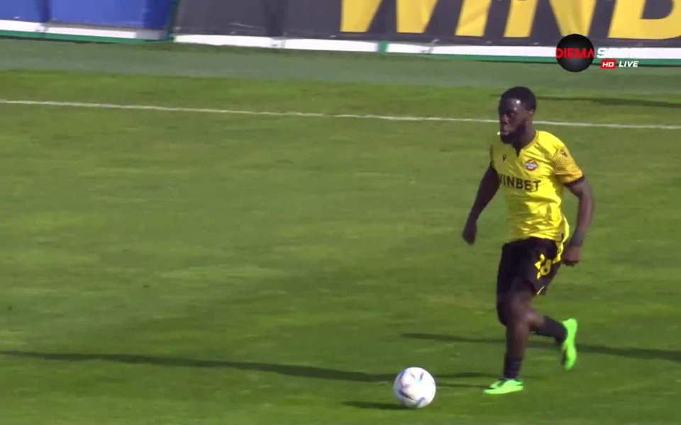 В 67-ата минута Елвис Ману заби хеттрик във вратата на