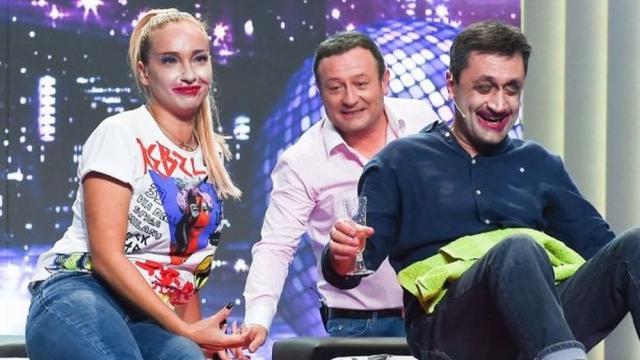 Нестандартните ритуали на Алекс Раева преди да се качи на сцена (ВИДЕО)