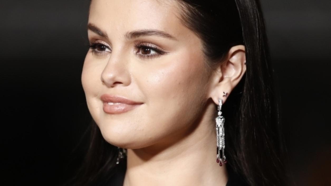 Selena Gomez разкрива себе си в нов филм и песен
