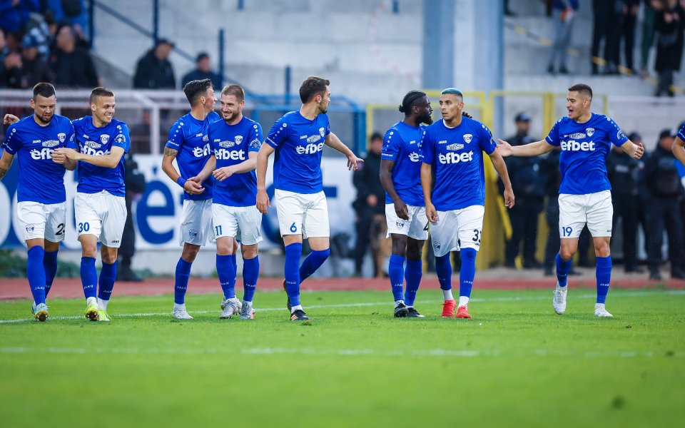 Бъдещето на Емануел Моура във варненския Спартак е поставено на