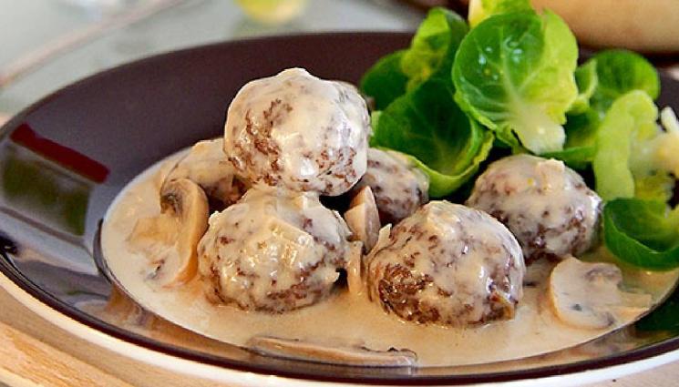 рецепти - Ароматни телешки кюфтенца в сос