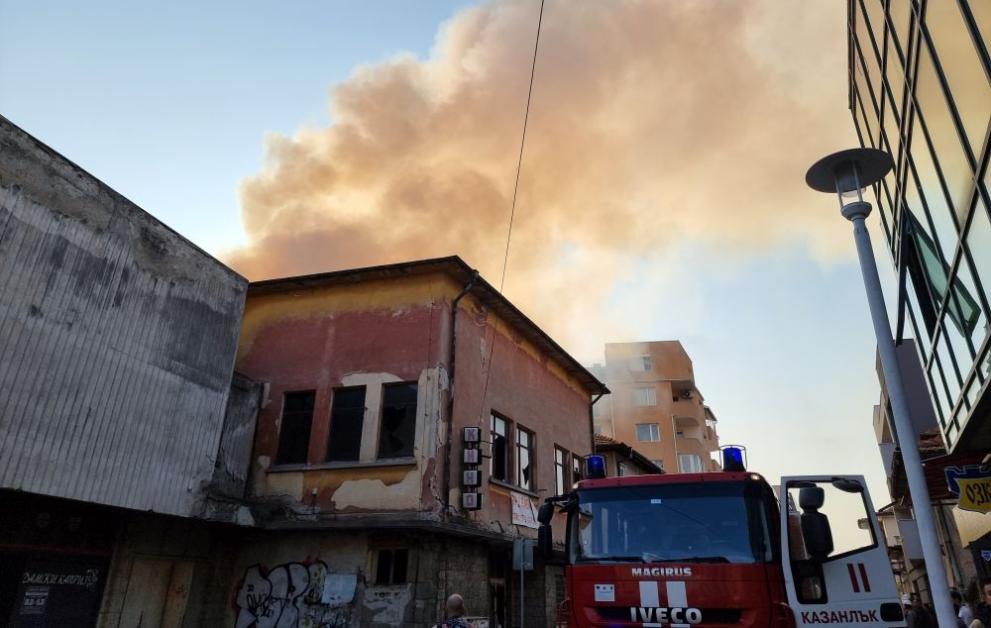 Пожарът, който пламна днес в сградата на кино България в