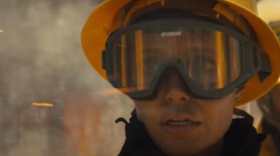 Angelina Jolie става пожарникар