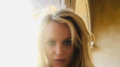 Britney Spears се ваксинира