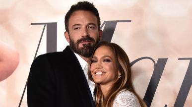 Jennifer Lopez и Ben Affleck като младоженци на премиерата на “Омъжи се за мен”