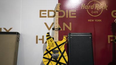 Щедро дарение от покойния Eddie Van Halen