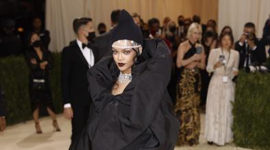 Rihanna ще продава бельо за бременни