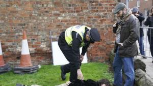 Британската полицията задържа мъж който замерил с яйце британския крал