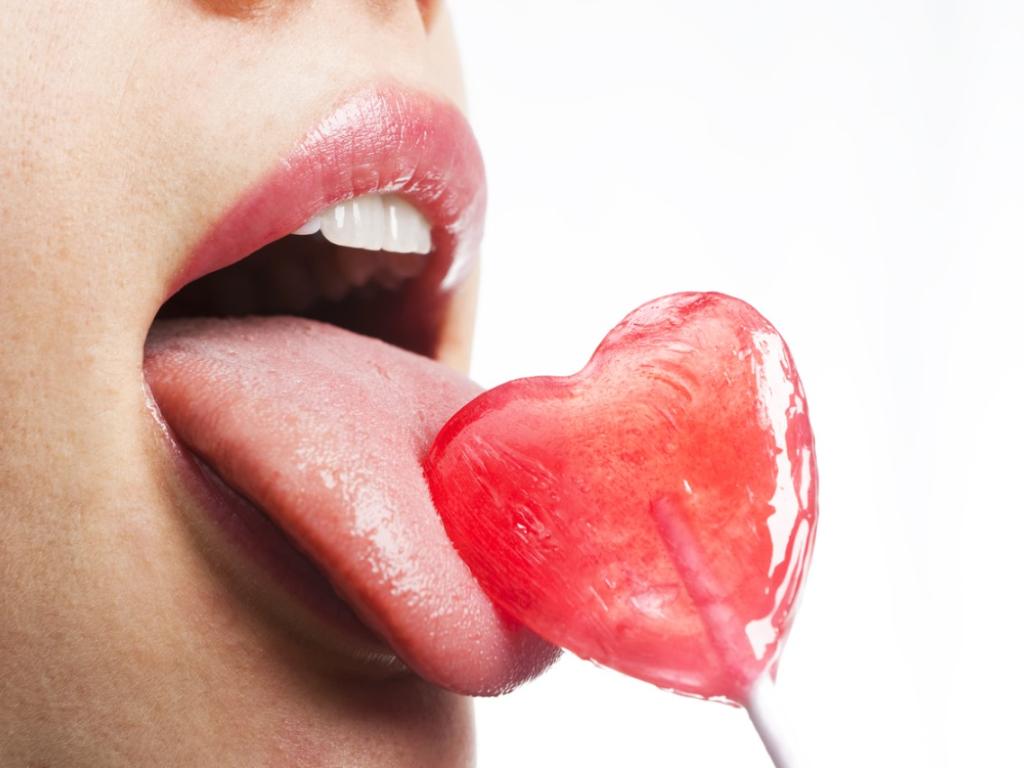 По време на сексуална стимулация някои жени изхвърлят течност през