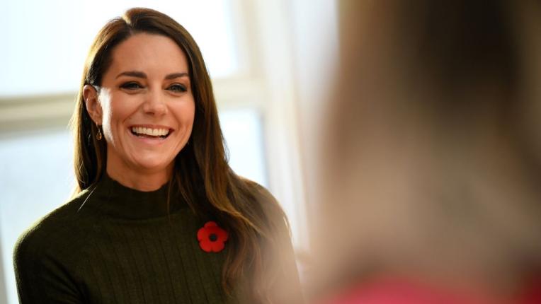  Кейт Мидълтън с монохромен тоалет във военно зелено 