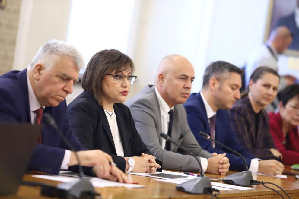 Лидерът на БСП Корнелия Нинова организира лидерска среща в опит