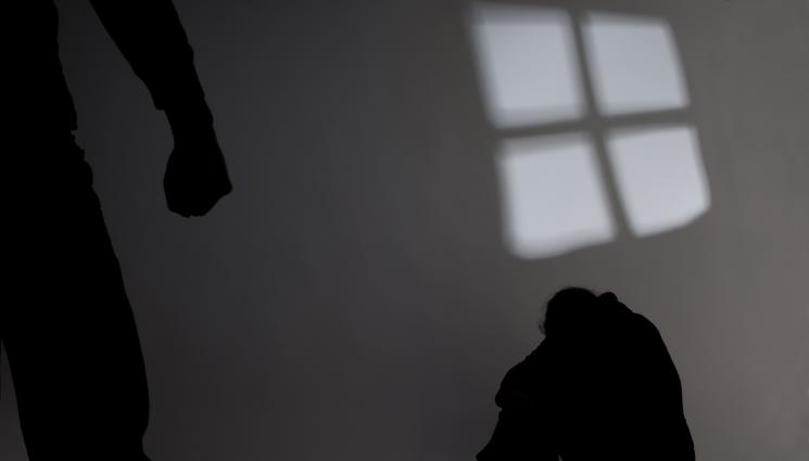 изнасилване - БРУТАЛНО ЗВЕРСТВО: Баща изнасилил 13 пъти малолетната си дъщеря