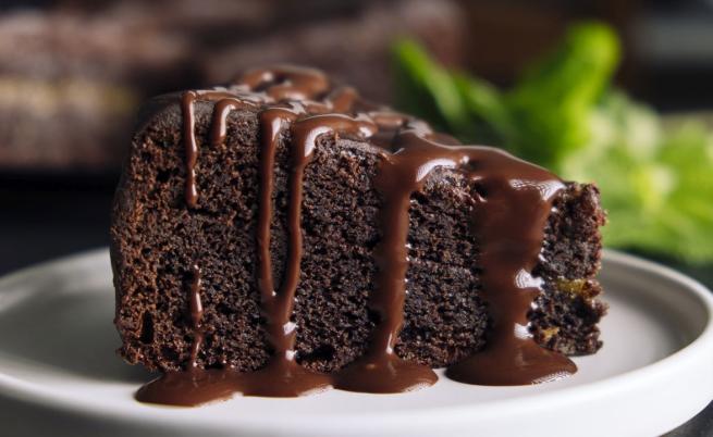 За повече сладост в живота: Шоколадов сладкиш с глазура