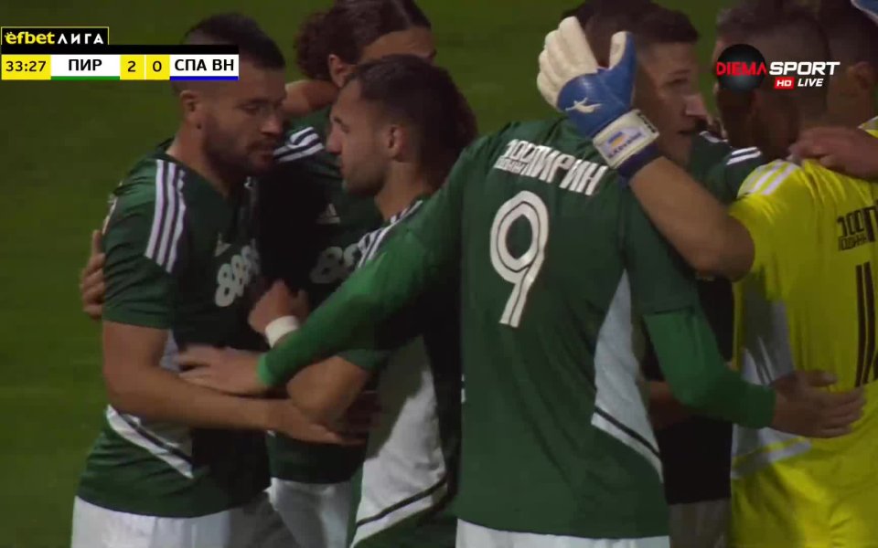 В 34-ата минута стражът на варненци Иван Дичевски изби остро