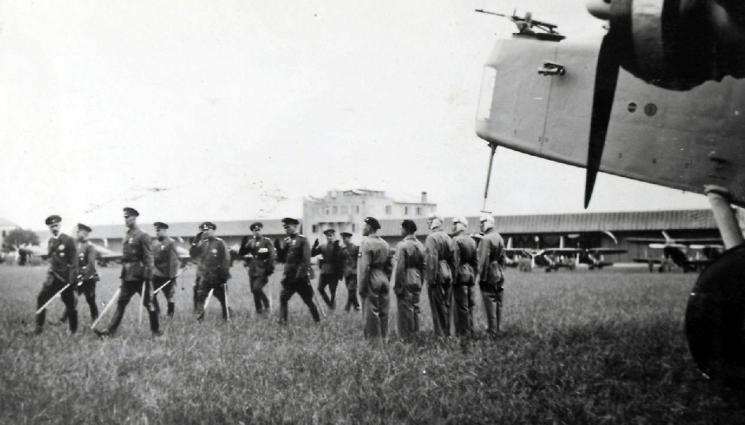 първи граждански полет - Лястовица и сокол в първия ни граждански полет