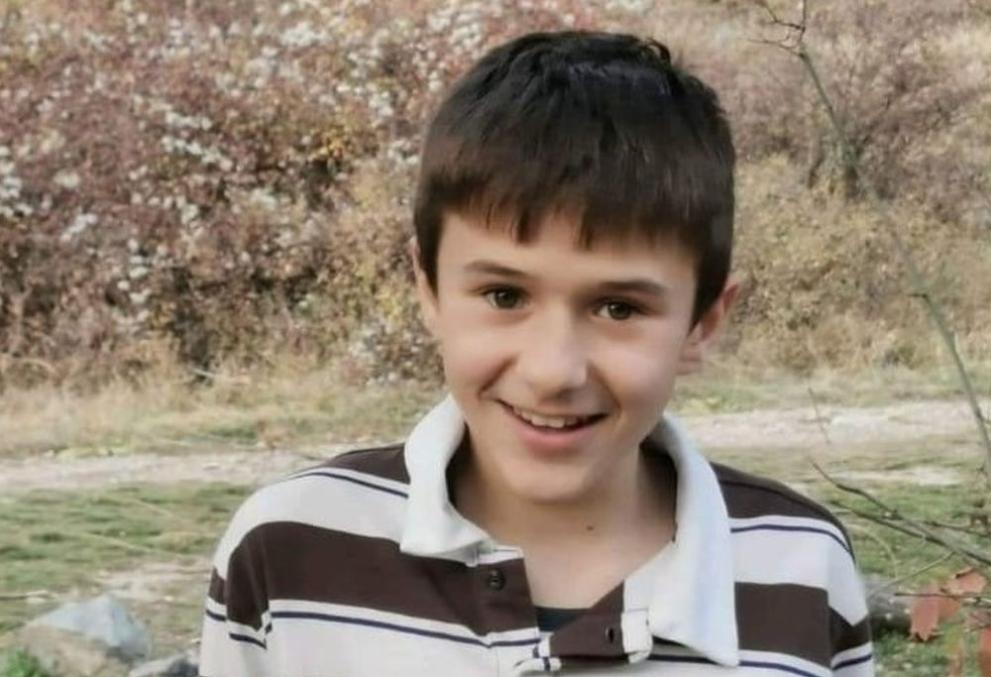 Вече седмица продължава издирването на 12-годишния Александър от Перник. Детето