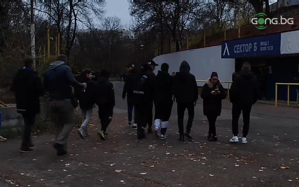 "Сините" фенове щурмуват "Герена" БГ Футбол efbet Лига Gong.bg