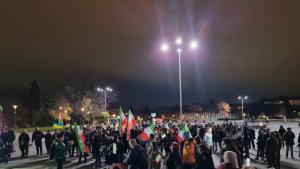 Десетки граждани се събраха на мирен протест пред НДК в