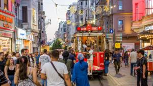 Мощен взрив избухна на пешеходната туристическа улица Истиклял в Истанбул