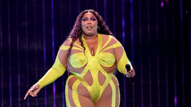 Танцьорки на Лизо я обвиниха в сексуален тормоз и дискриминация